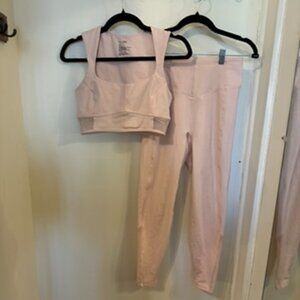 Le Ore Pink Yoga Set